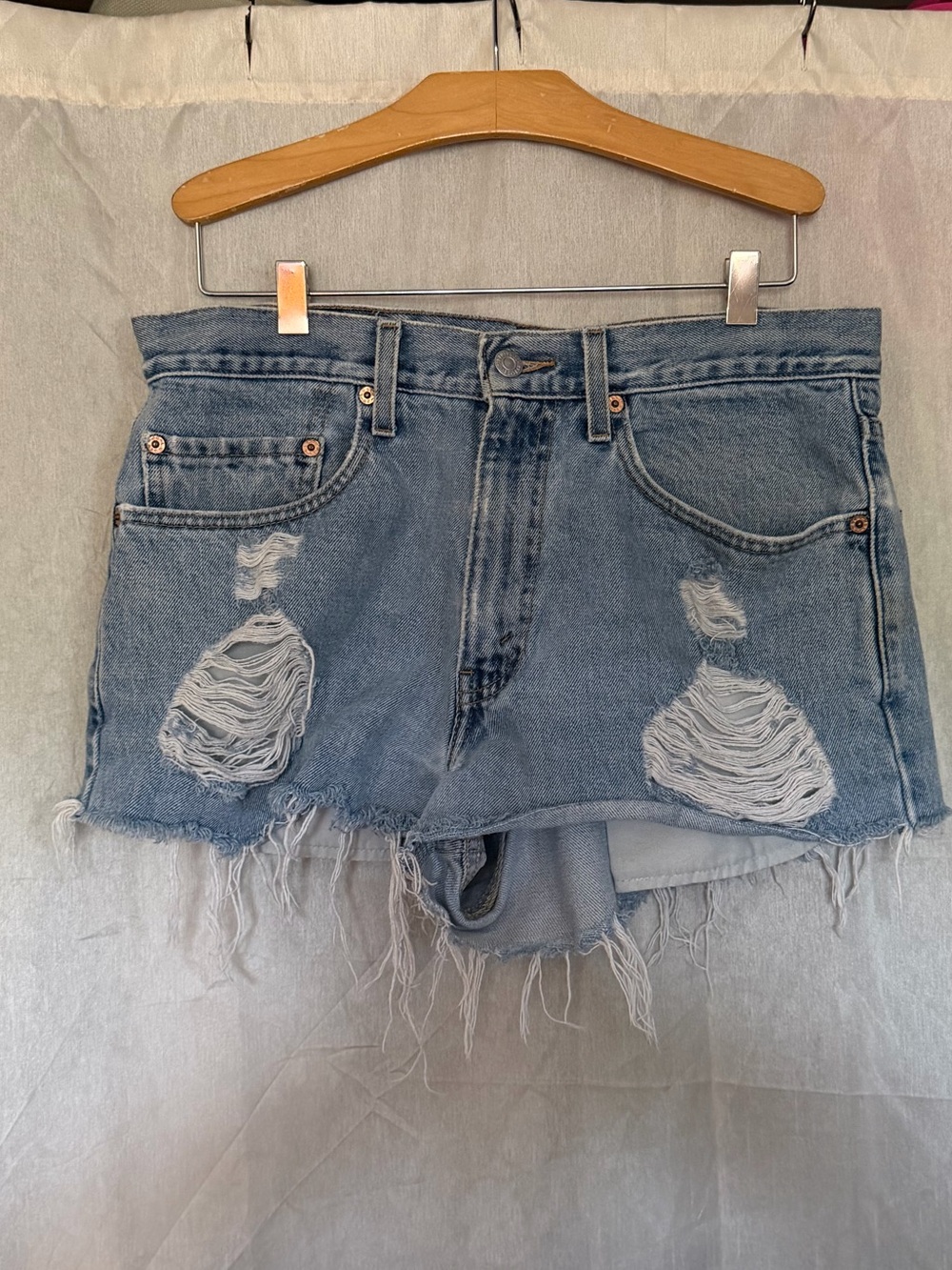 Levis 550 Distressed Denim Shorts - Light Blue